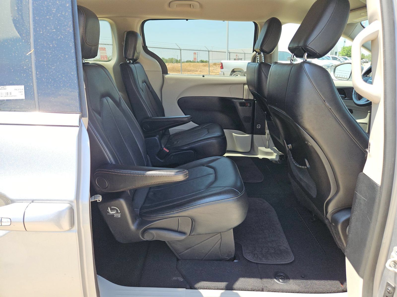 Used 2020 Chrysler Pacifica Touring-L FWD image 25