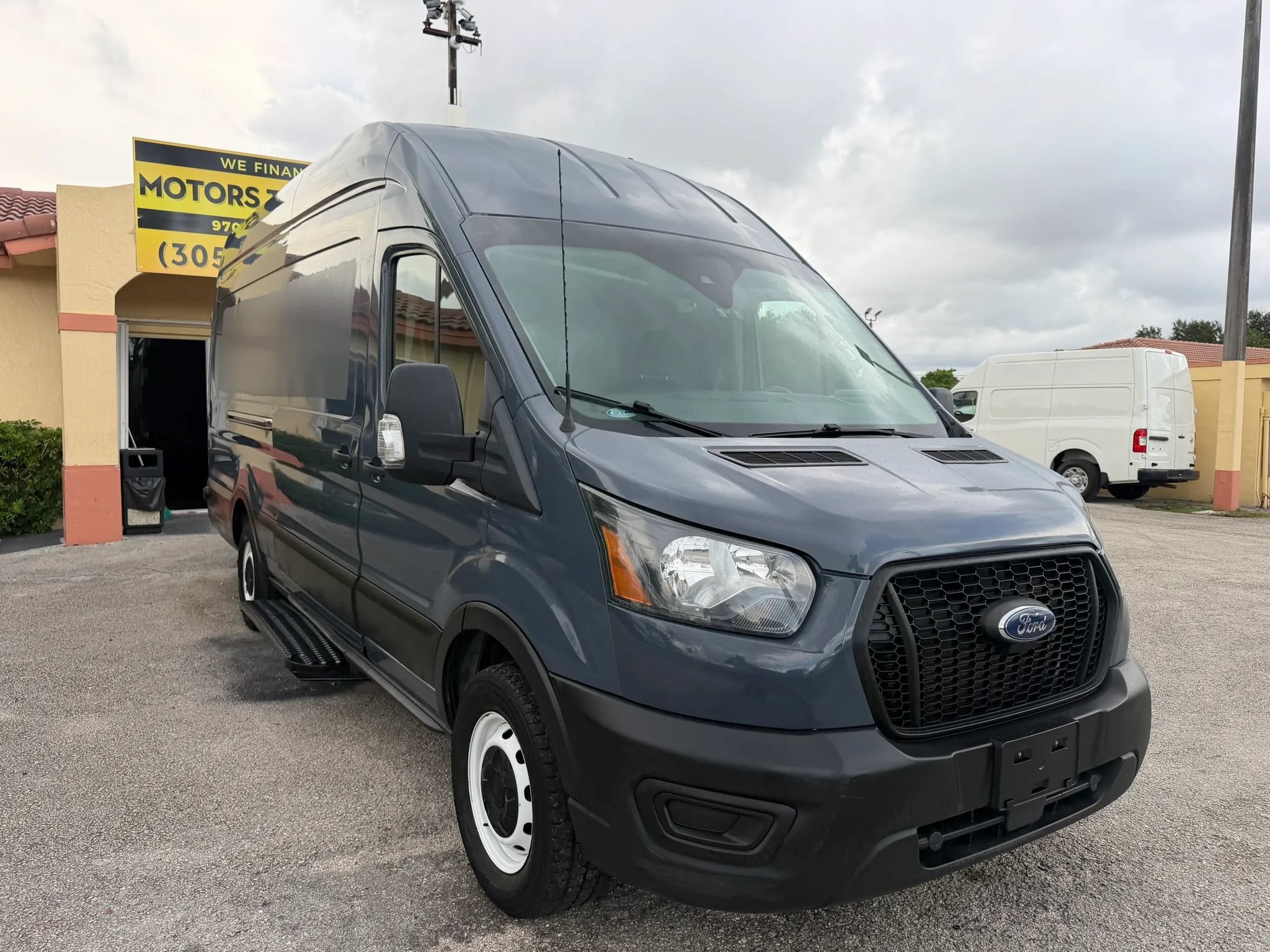 Used 2020 Ford Transit 250 148 High Roof Extended RWD image 9
