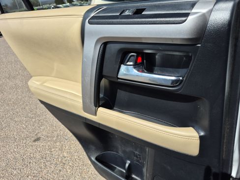 Used 2017 Toyota 4Runner SR5 AWD/4WD image 19