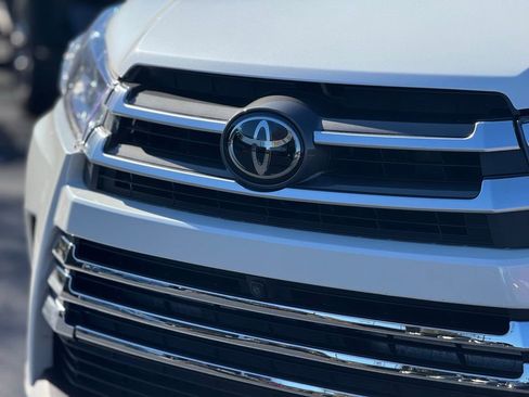 Used 2017 Toyota Highlander Limited image 9