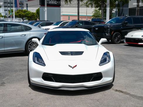 Used 2019 Chevrolet Corvette Z06 RWD image 2