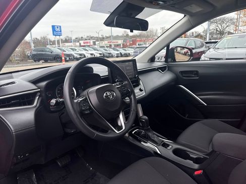 Used 2022 Toyota Corolla Cross LE image 14