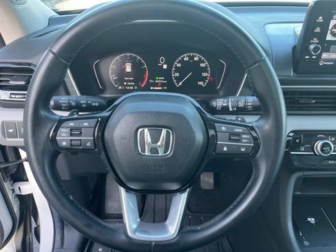 Used 2025 Honda Pilot Touring image 19