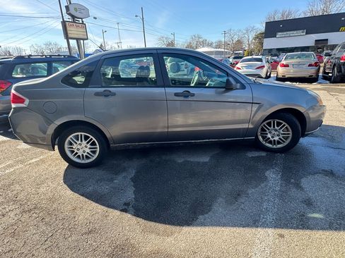 Used 2011 Ford Focus SE image 6