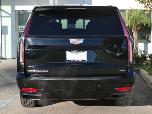 Certified 2023 Cadillac Escalade ESV Sport Platinum w/ Heavy-Duty Trailer Package image 4
