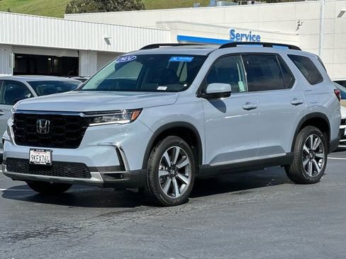 Certified 2024 Honda Pilot Touring image 7