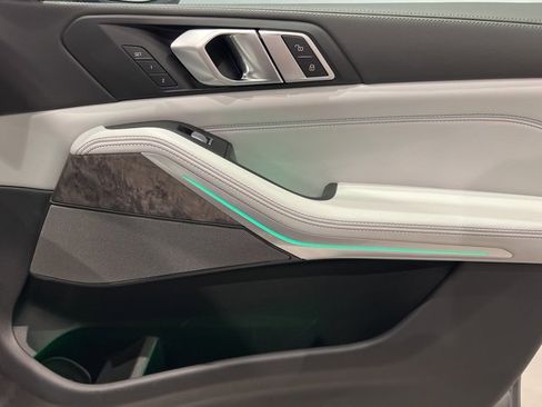 Used 2023 BMW X7 xDrive40i w/ Premium Package image 55