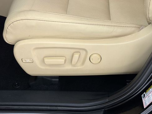 Used 2019 Toyota Highlander Limited FWD image 13