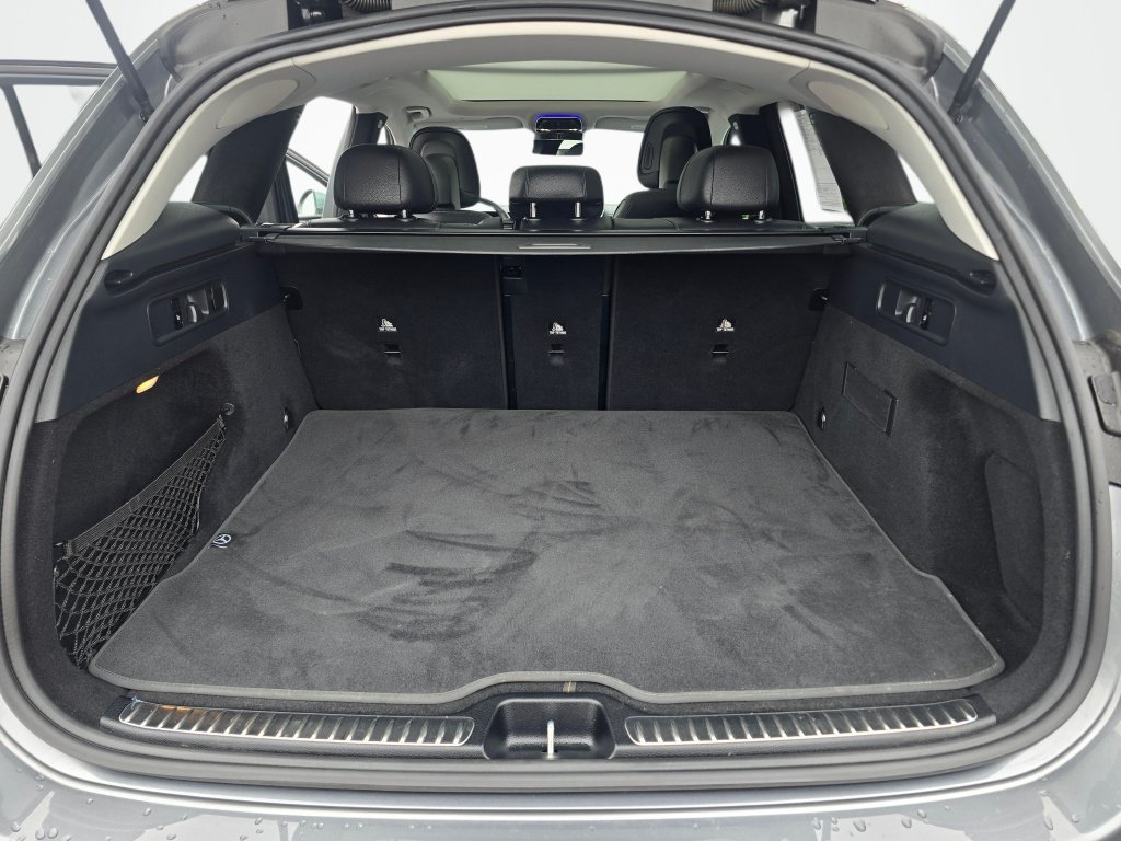 Used 2023 Mercedes-Benz GLC 300 4MATIC w/ Exclusive Trim Package image 12