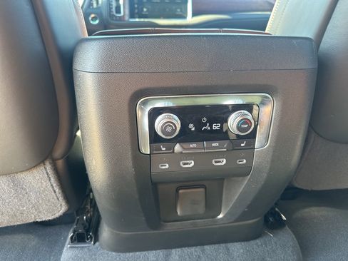 Used 2024 GMC Yukon XL Denali Ultimate image 36