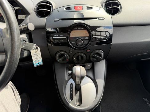 Used 2013 MAZDA MAZDA2 Sport FWD image 27