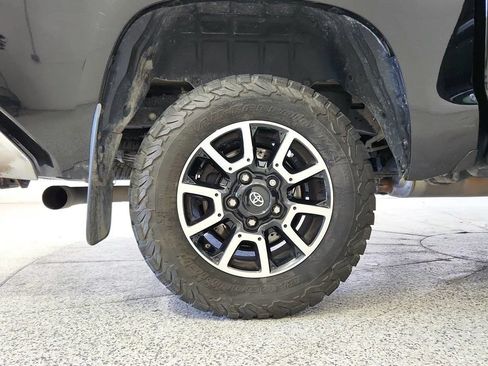 Used 2020 Toyota Tundra SR5 w/ TRD Off-Road Package AWD/4WD image 30