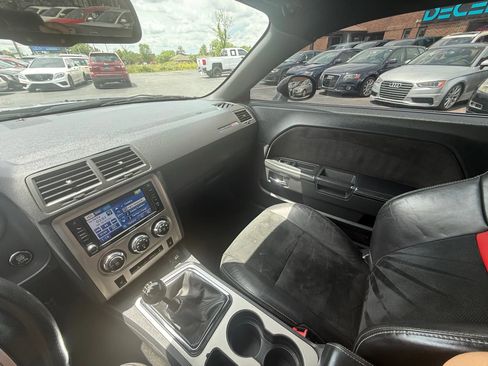 Used 2012 Dodge Challenger SRT8 w/ Premium Sound Group image 19