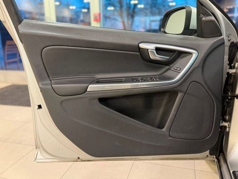 Used 2015 Volvo V60 T5 Premier Plus image 18