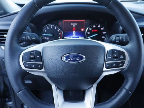Certified 2024 Ford Explorer XLT RWD image 6