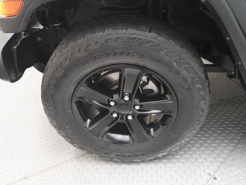 Used 2023 Jeep Wrangler Unlimited Sahara AWD/4WD image 26