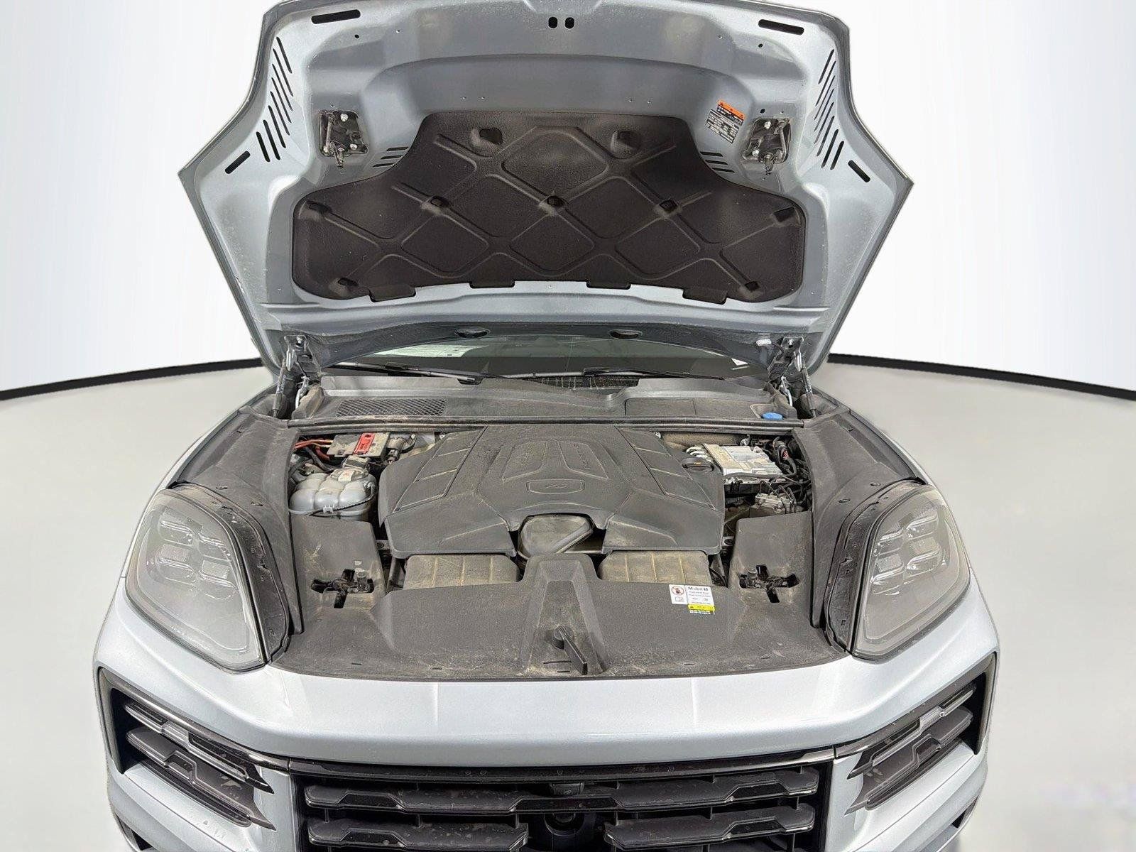 Certified 2024 Porsche Cayenne Coupe AWD/4WD image 37