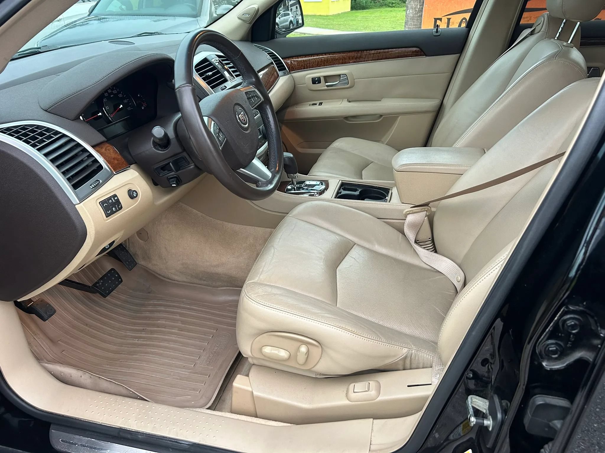 Used 2008 Cadillac SRX AWD w/ Utility Package image 16