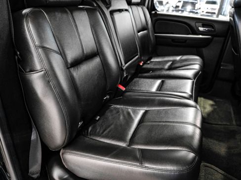 Used 2013 Chevrolet Avalanche LT w/ Suspension Package, Off-Road image 37