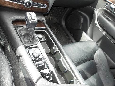 Used 2019 Volvo XC90 T6 Momentum w/ Advanced Package image 22