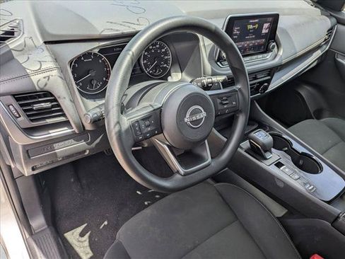 Used 2024 Nissan Rogue S FWD image 10