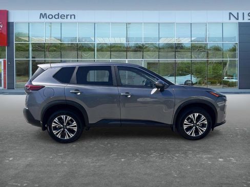 Certified 2023 Nissan Rogue SV FWD image 4