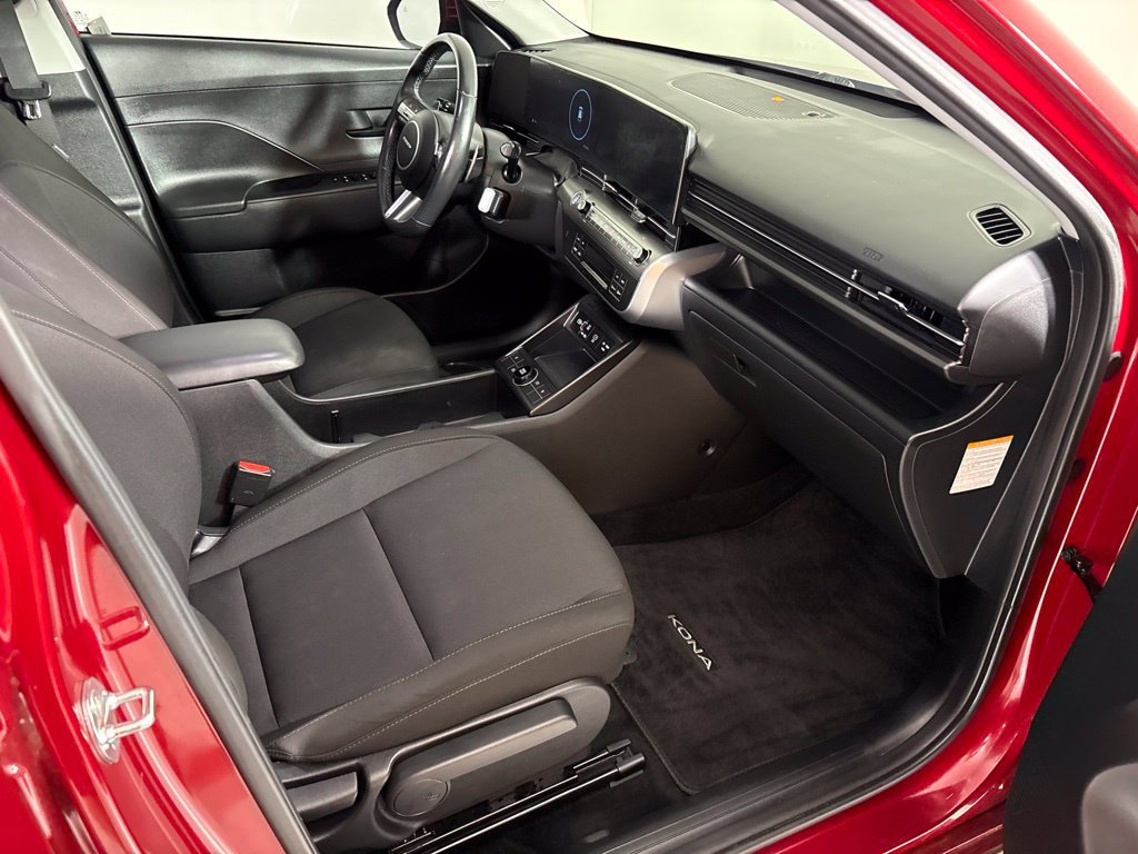 Used 2025 Hyundai Kona SEL FWD image 16