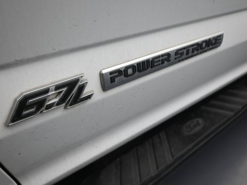 Used 2021 Ford F250 XLT w/ FX4 Off-Road Package image 12