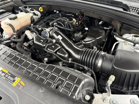 Used 2023 Jeep Grand Cherokee L Laredo RWD image 33