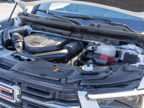 Used 2025 GMC Acadia Elevation image 12