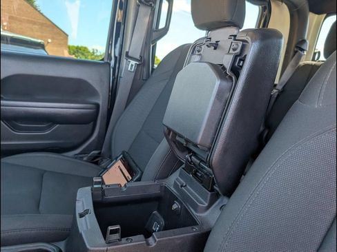 Used 2021 Jeep Gladiator Sport AWD/4WD image 19