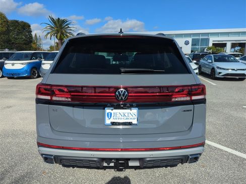 New 2026 Volkswagen Atlas Peak Edition image 7