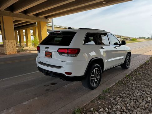 Used 2021 Jeep Grand Cherokee Limited w/ Trailer Tow Group IV image 3