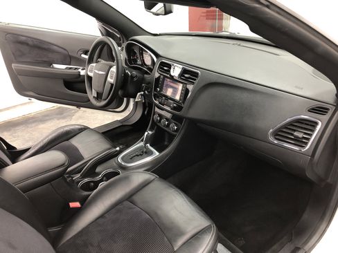 Used 2013 Chrysler 200 S image 16