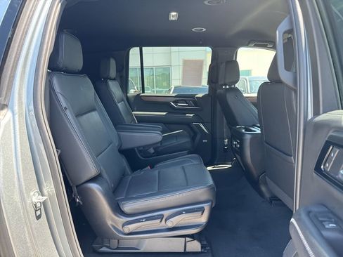 Used 2025 GMC Yukon XL Denali RWD image 22
