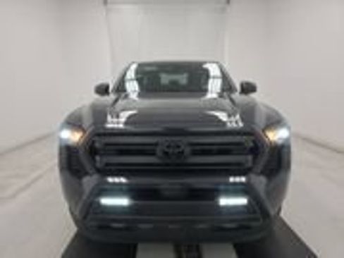Used 2025 Toyota Tacoma SR5 AWD/4WD image 2