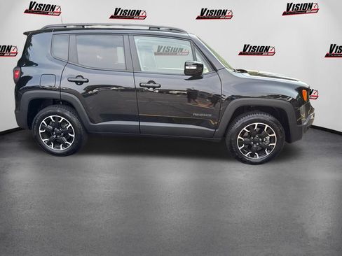 Used 2023 Jeep Renegade Latitude w/ Sun/Sound Group AWD/4WD image 4