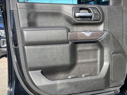 Used 2020 Chevrolet Silverado 2500 LTZ w/ LTZ Plus Package image 17