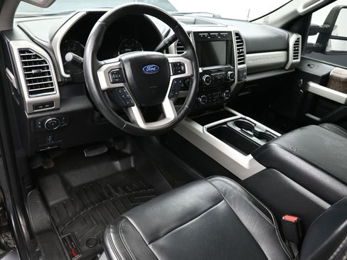 Used 2017 Ford F250 Lariat w/ Chrome Package image 22