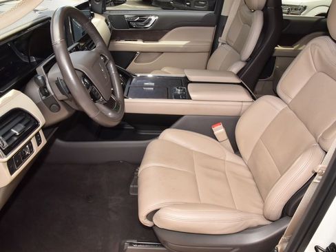 Used 2022 Lincoln Navigator Reserve AWD/4WD image 13