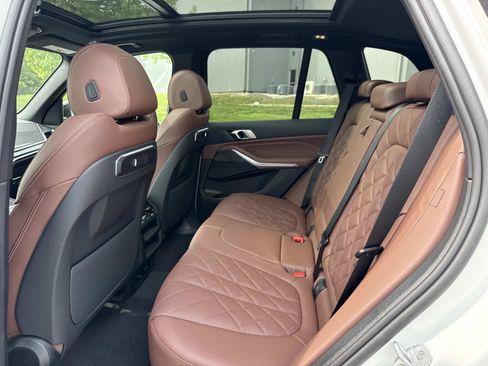 New 2026 BMW X5 xDrive40i w/ M Sport Package AWD/4WD image 15