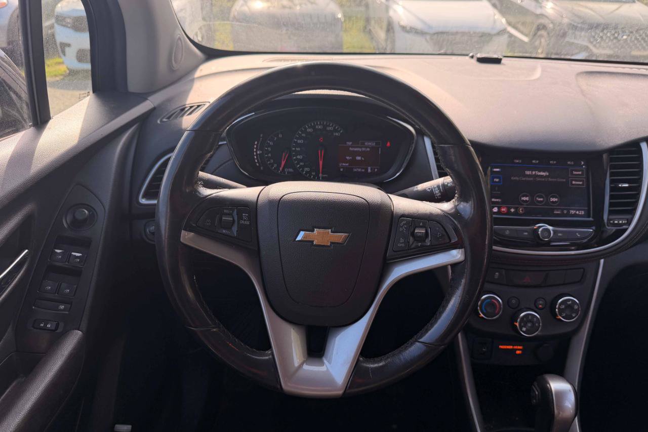 Used 2020 Chevrolet Trax LT w/ LT Convenience Package FWD image 15