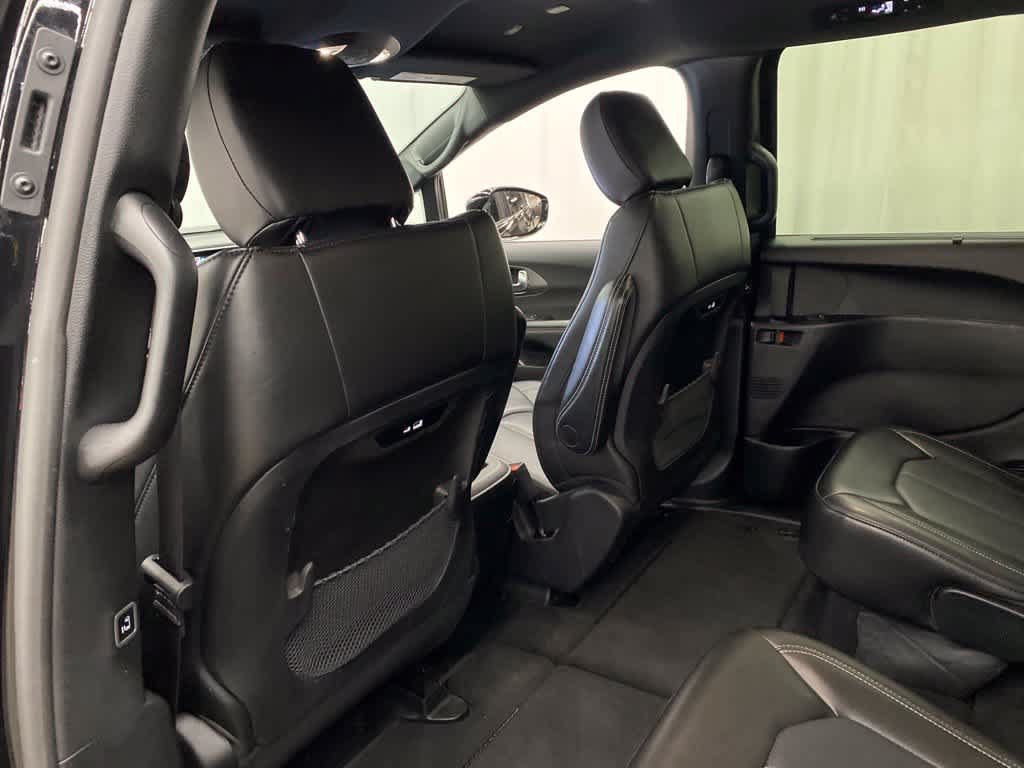Used 2025 Chrysler Pacifica Select FWD image 14