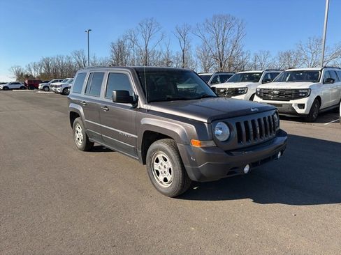 Used 2017 Jeep Patriot Sport w/ Power Value Group image 4