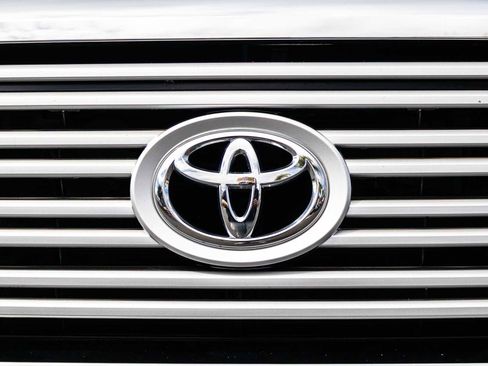 Used 2016 Toyota Tundra Limited w/ Limited Premium Package image 5