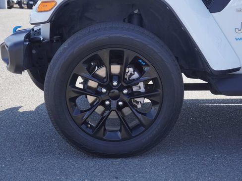 Used 2022 Jeep Wrangler Unlimited Sahara AWD/4WD image 4