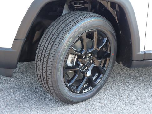 New 2025 Jeep Compass Latitude w/ Sun & Sound Group image 12