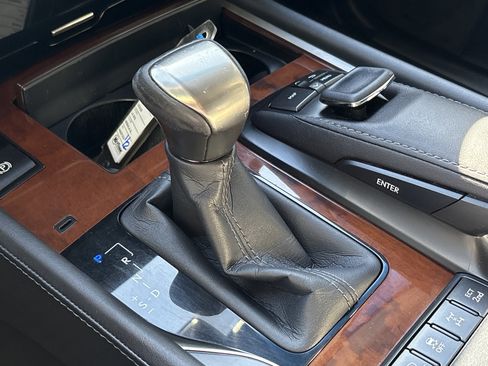 Used 2017 Lexus LX 570 4WD w/ Luxury Package image 26