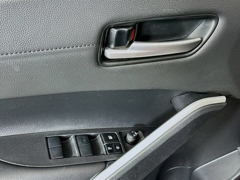 Certified 2024 Toyota Corolla Cross XLE w/ Convenience Package FWD image 17