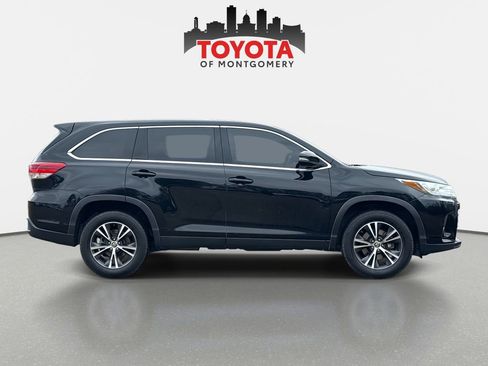 Used 2019 Toyota Highlander LE image 2